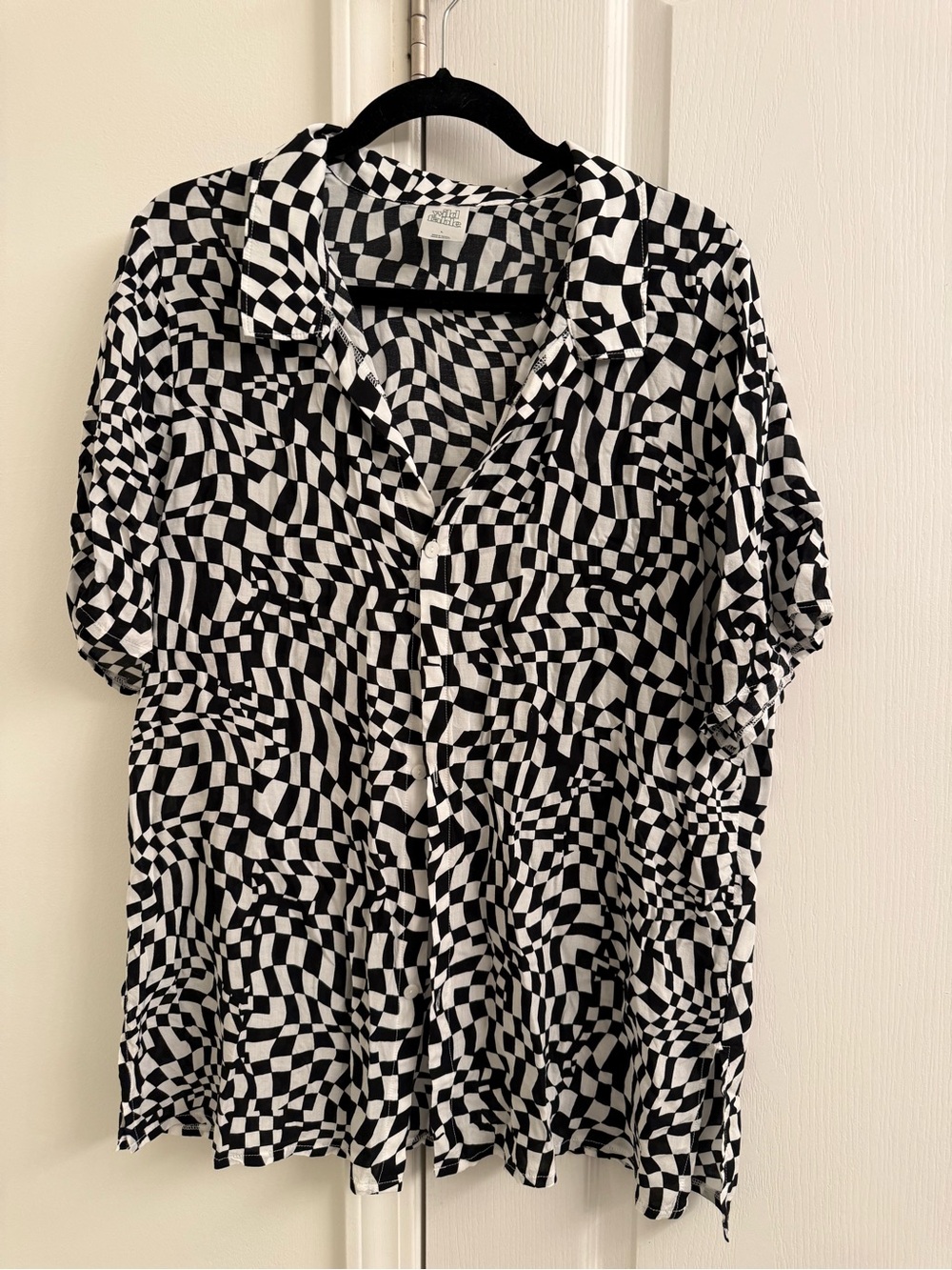 Wild Fable Black & White Wavy Checkerboard Button Down Shirt